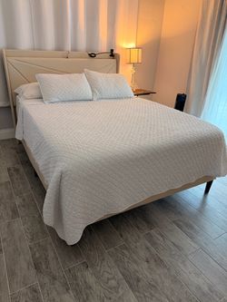 Upholstered Platform Queen Bed