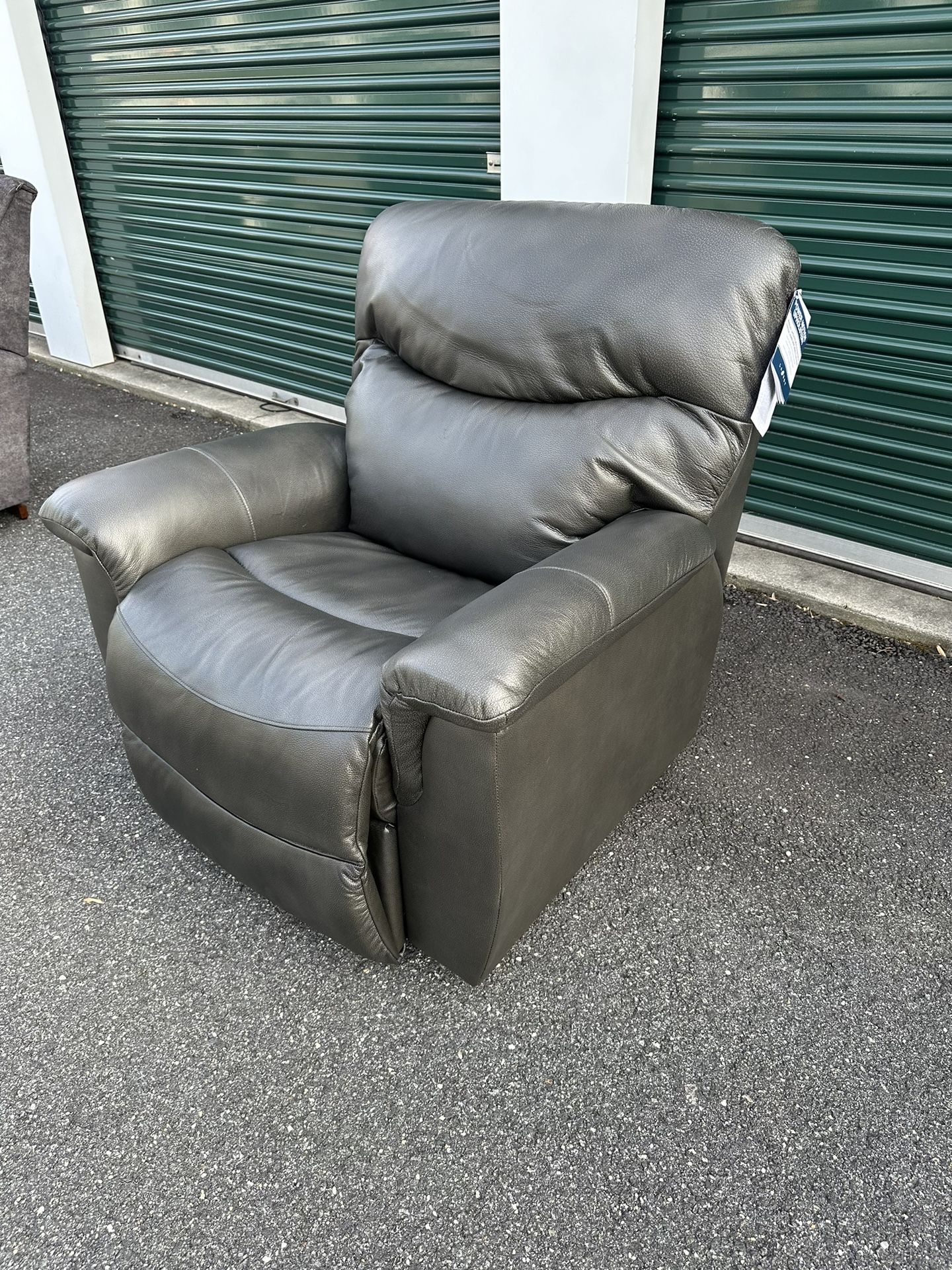 BRAND NEW Lazy Boy Electric Recliner - FREE DELIVERY 