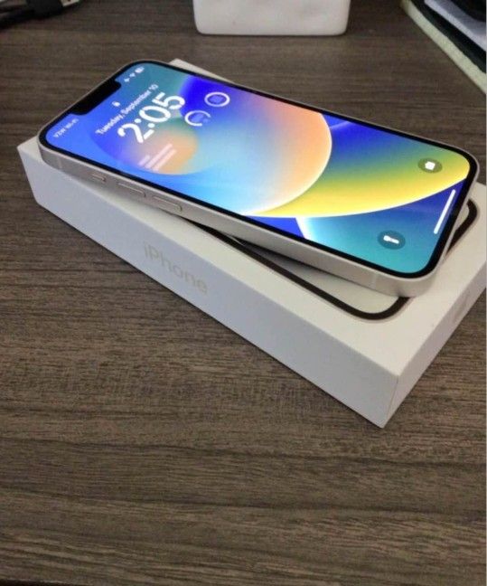 Phone 14 128GB White - Camera faulty (Read Description $275 $725
‣