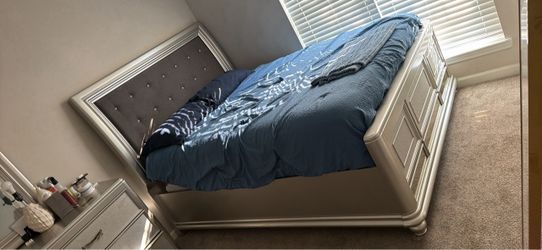 Queen bedroom suite