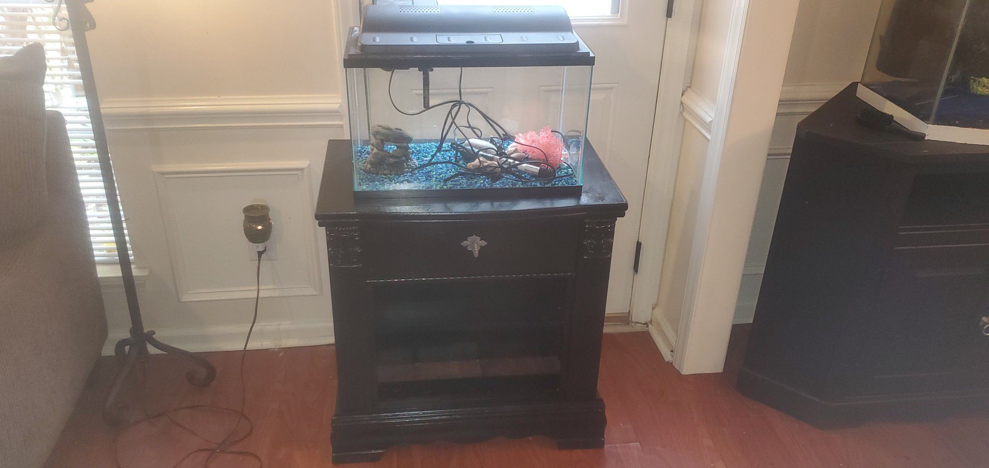 10 gallon fish tank and stand