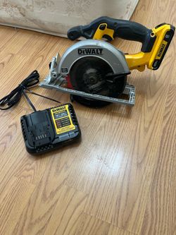 DeWalt 20V Cordless Circular Saw Kit - EXCELLENT Condition!