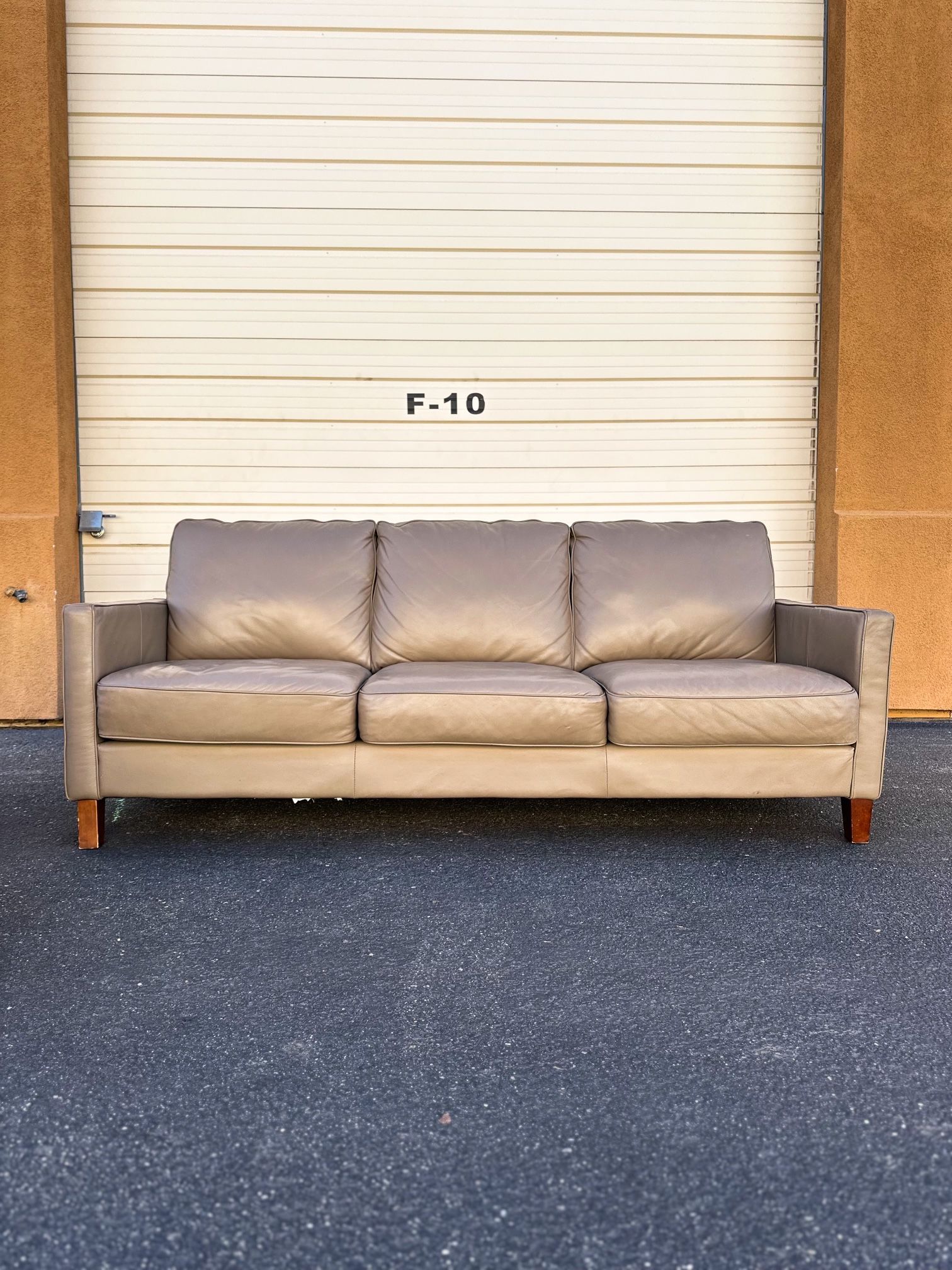 West Park Leather Living Room Set DELIVERY AVAILABLE for Sale in