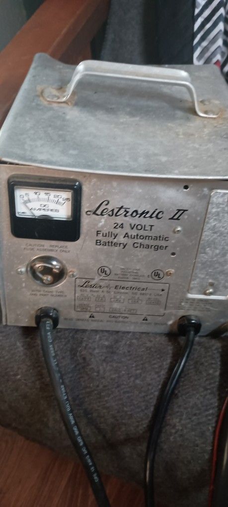 24 Volt Charging Station