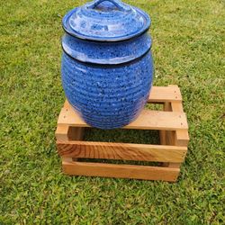 Ceramic Pot 7 1/2 tall 4 1/2 at the top across