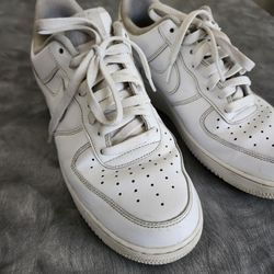 White Nike Air Force 1