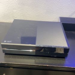 Xbox One With Controller 