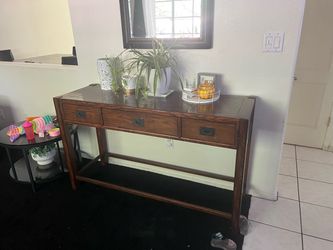 Entry door  table