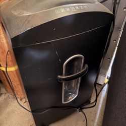 Paper Shredder From Staples 