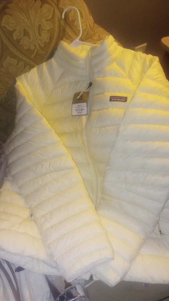 Cream Color Patagonia Brand New Jacket From REI With Tags On Itself Extra Large