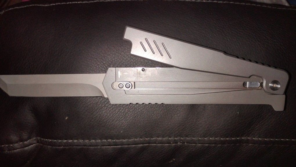 Gravity Knife