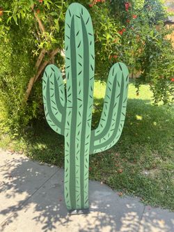 5’ Wood Cactus
