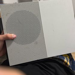 Xbox 1 No Controllers Or Cords 