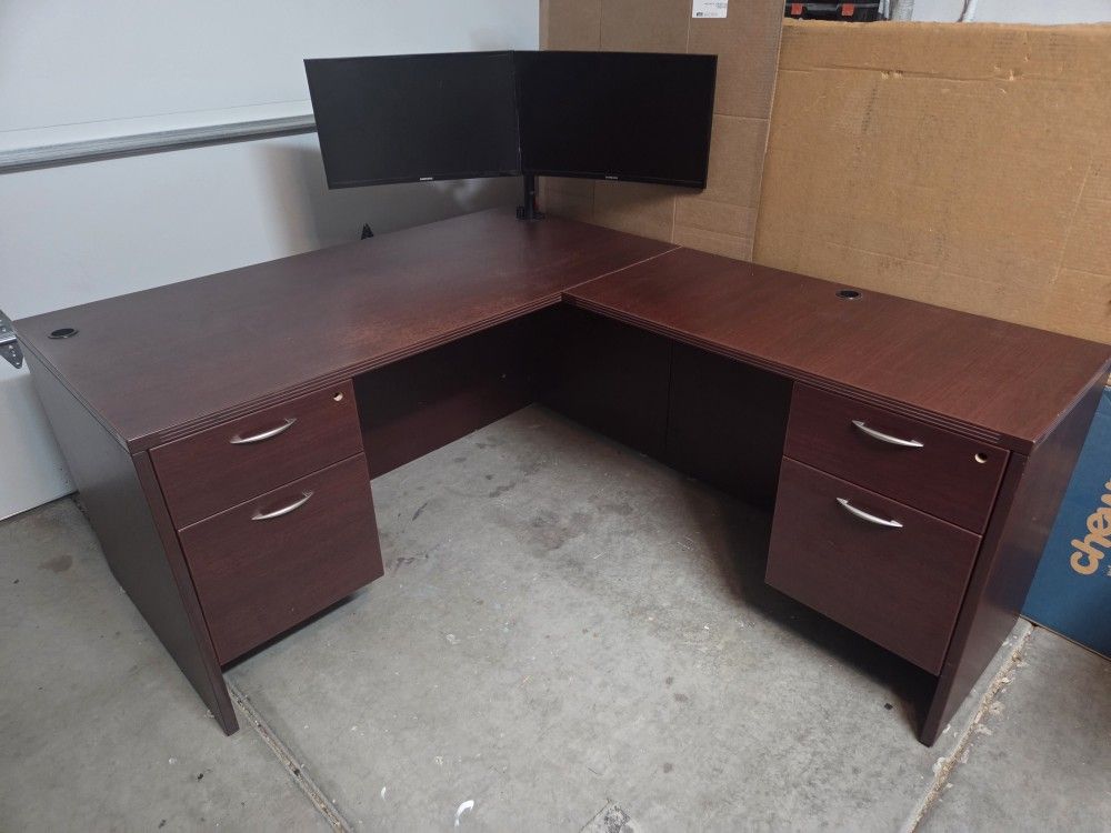 Desk With Dual Samsung Monitors 