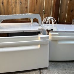 LG Washer /dryer Laundry pedestal with storage
