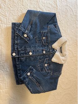 Girl Jean jacket old navy size 6-7