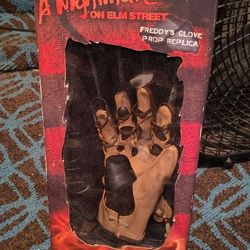 A Nightmare On Elm Street Glove Replica