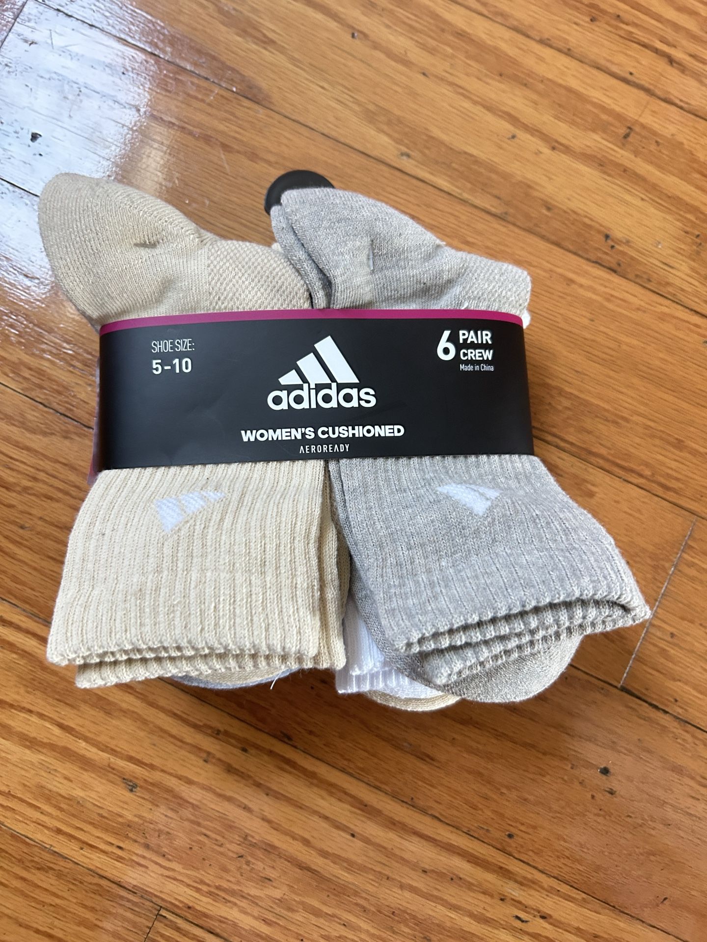 NWT Adidas Women's Cushioned Crew Socks 6 pairs