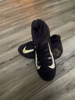 Soccer shoes