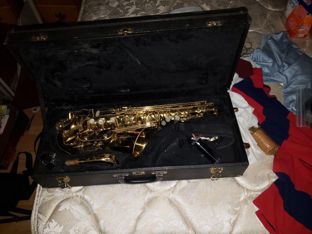 VERY NICE BUFFET CRAMPON CIE ALTO SAXOPHONE IN CASE

SERIAL NUMBER BCA92459

Thanks again, JIMMY