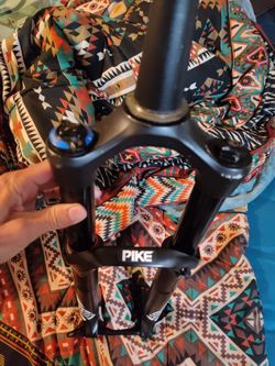 $200 Rock shox pike fork rct3 29er 130mm