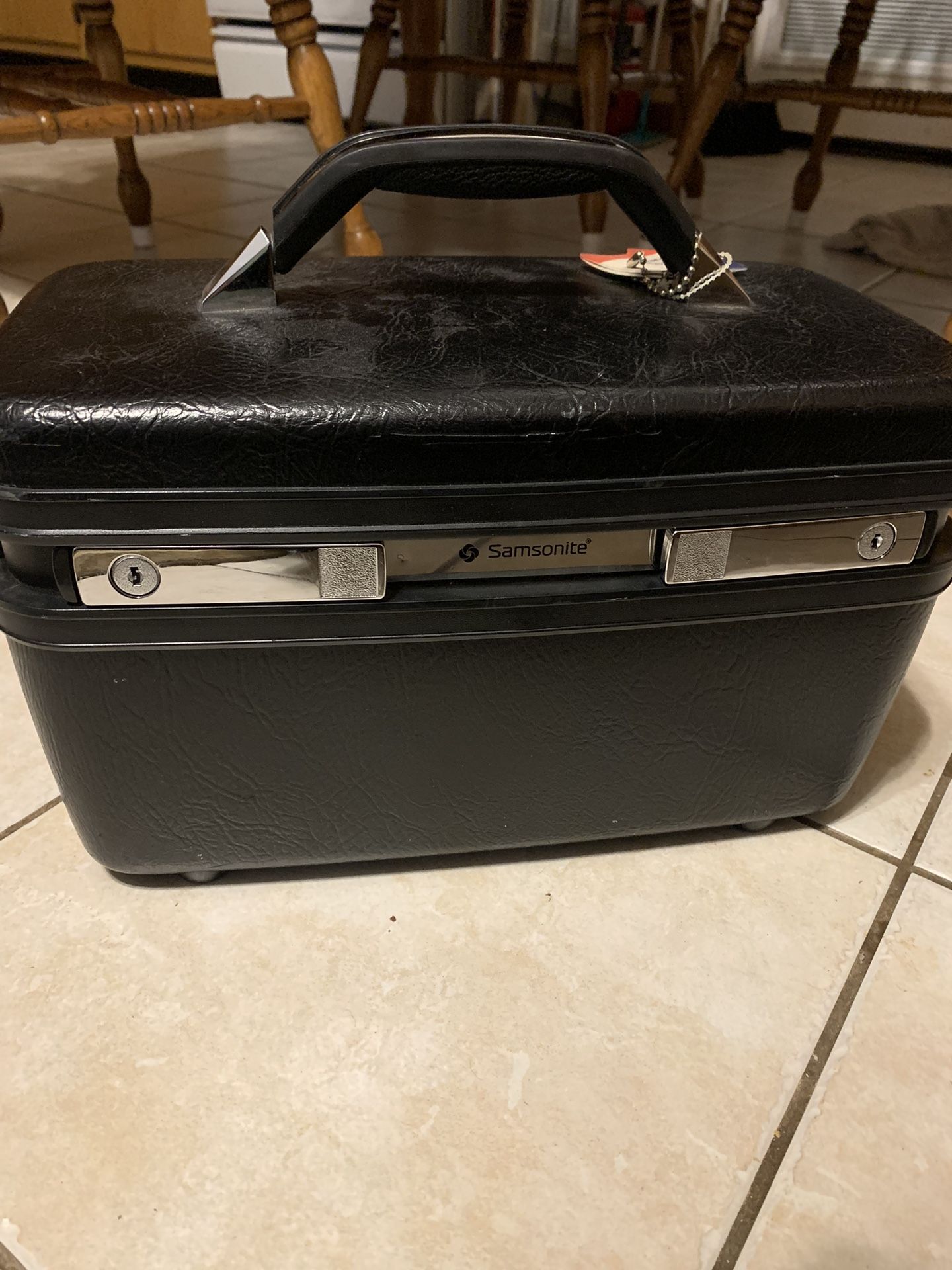 Samsonite Profile II - Carry On Makeup Train Case