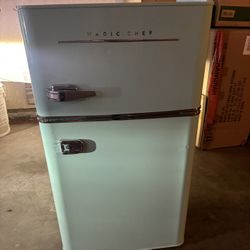 Magic Chef Mini Fridge 