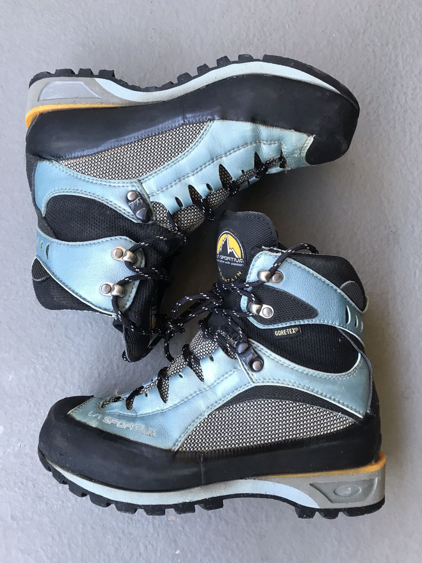 La Sportiva Mountaineering/Hiking Boots Women’s 7, GoreTex, Vibram