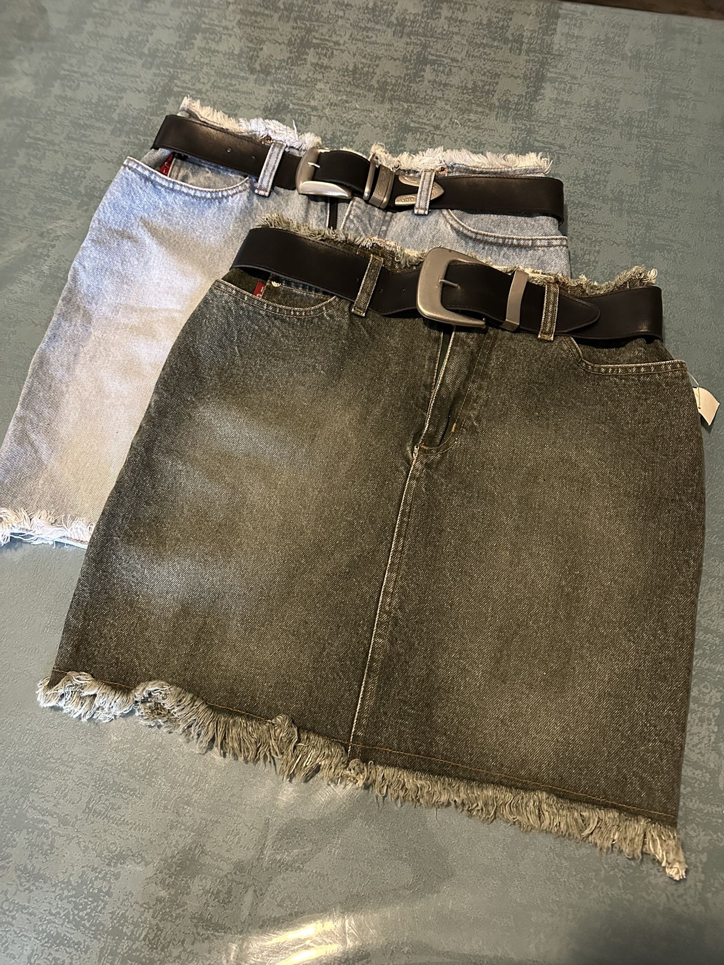 Levi’s skirts brand with belts new size 9