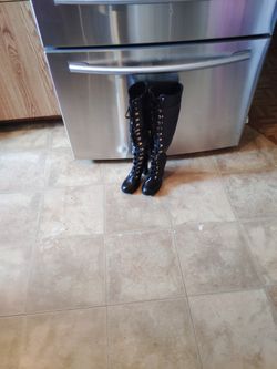 Women's Brand New Boots Size 6