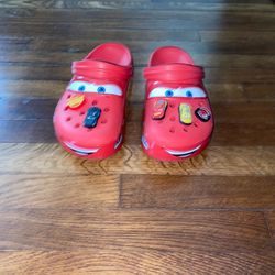 Cars Lightning Mcqueen Crocs Size Men’s 10 Women’s 12 extra crocs charms used a few times must pick up