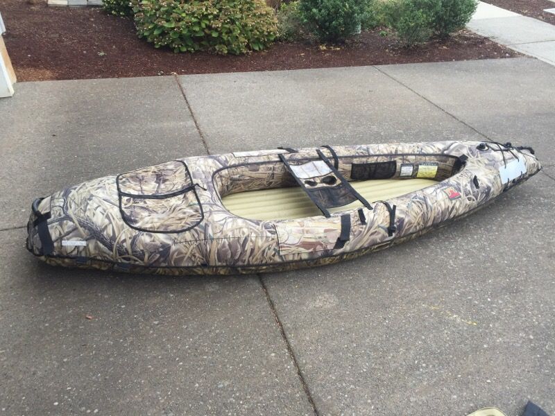 Stearns mad dog inflatable kayak (116") with aluminum paddle (230cm)