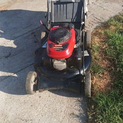 Craftsman Lawnmower Self Propeled Operad By Honda 