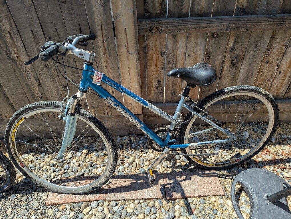 Womens 28" Schwinn Trailway Bicycle