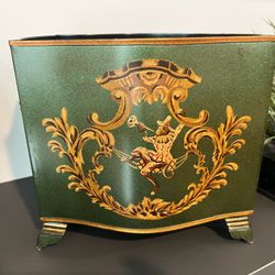 Beautiful green metal planter With gold accentsThe green monkey planter was originally $226 Measure measures 10.5 wide by 8.25 high by 7 deep Smoke f