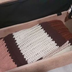 Cedar Chest Gold/Beige Puff