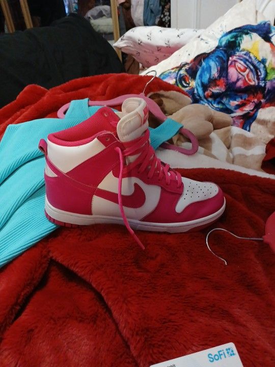 Fusha And White Nikes