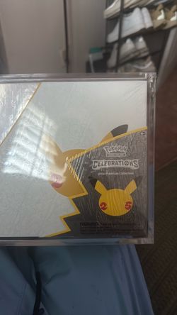 Pokémon Celebrations Ultra-Premium Collection Box
