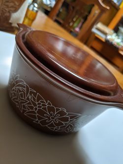 Vintage Pyrex Woodland Brown 473-B Casserole Dish Bowl with Lid in San Fernando 91340