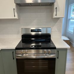 Frigidaire 30” Stainless Steel Electric Range & Hood fan– Brand New / Never Used