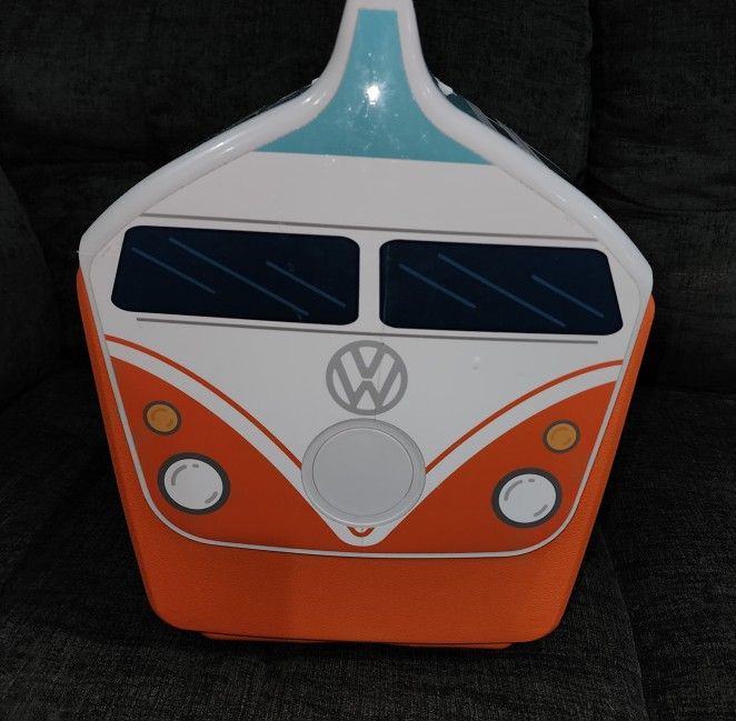 Igloo
Igloo Playmate Classic 14 qt. VW Bus Ice Chest Cooler - Orange