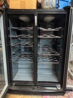 Dual-Zone Wine Cooler / Wine Fridge – Digital Dual Temperature Control – Great Condition