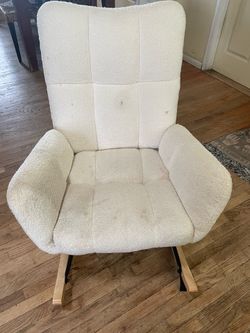 Free rocking chair with side pocket