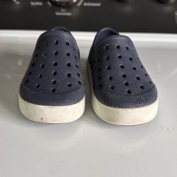 Old Navy Toddler Size 6 Shoes. 