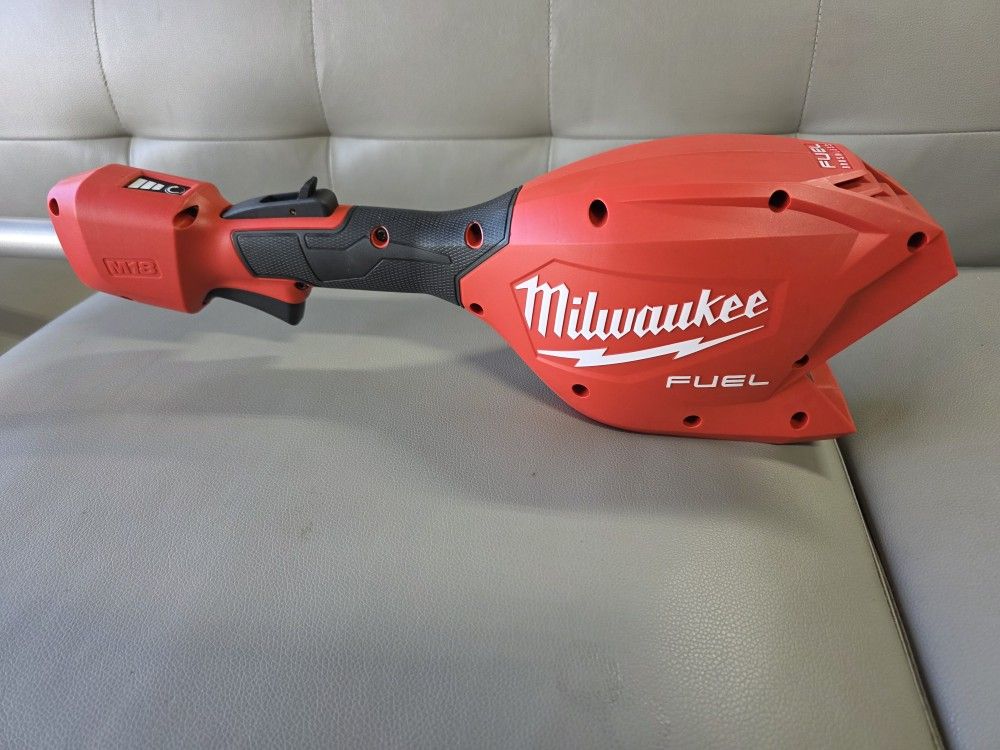 Milwaukee M18 FUEL in. String Trimmer with QUIK-LOK Attachment Capability (Tool-Only)