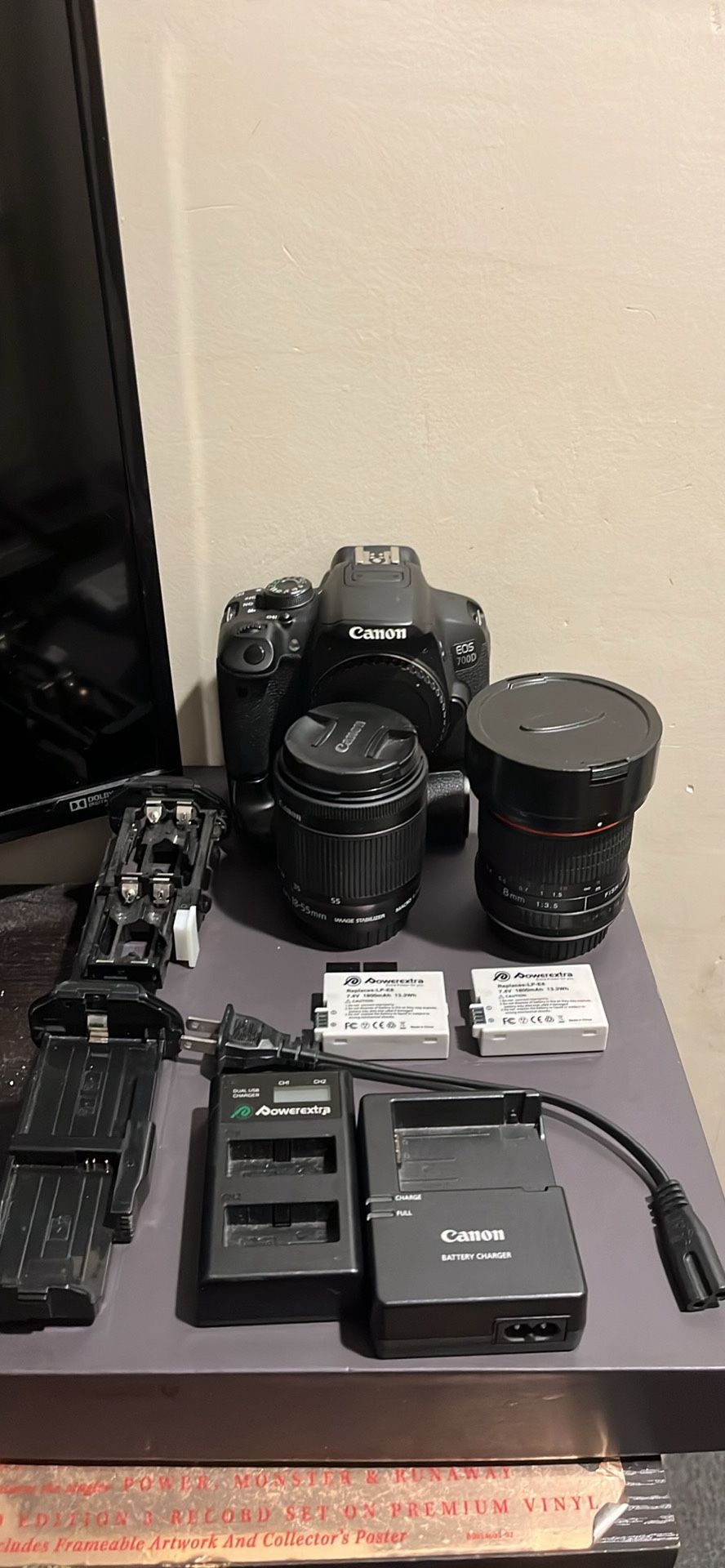 Canon 700D with kit lens and fisheye