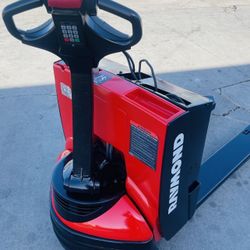 Electric Pallet Jack Raymond 4500 Lbs Capacity