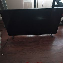 Roku TV. Works Great. Needs Remote