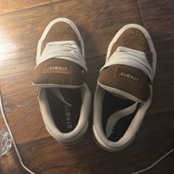 Straye size 9 Brown With Fat Laces