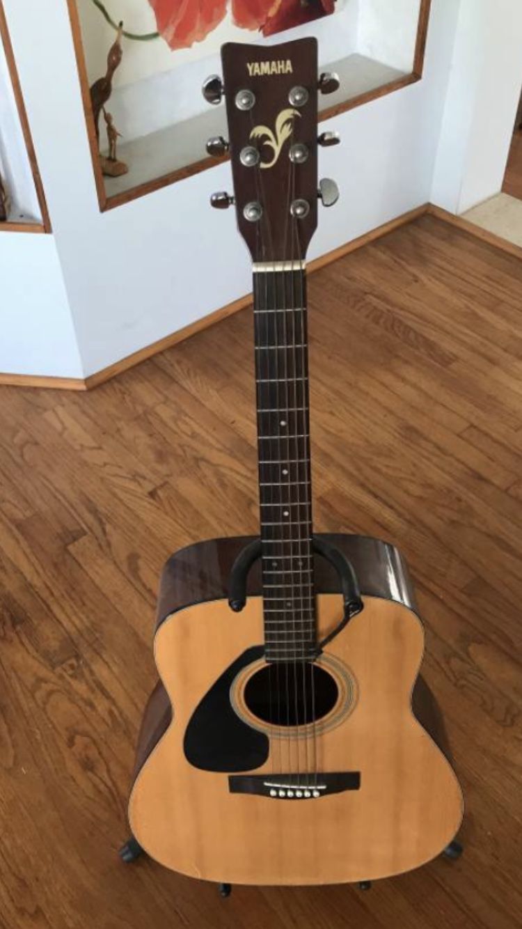 Yamaha 411L acoustic guitar